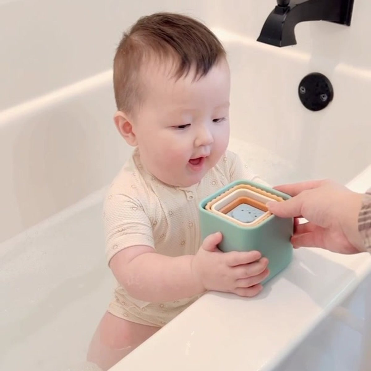 Itzy Sprinkle Bathtime Nesting Cups - Itzy Ritzy